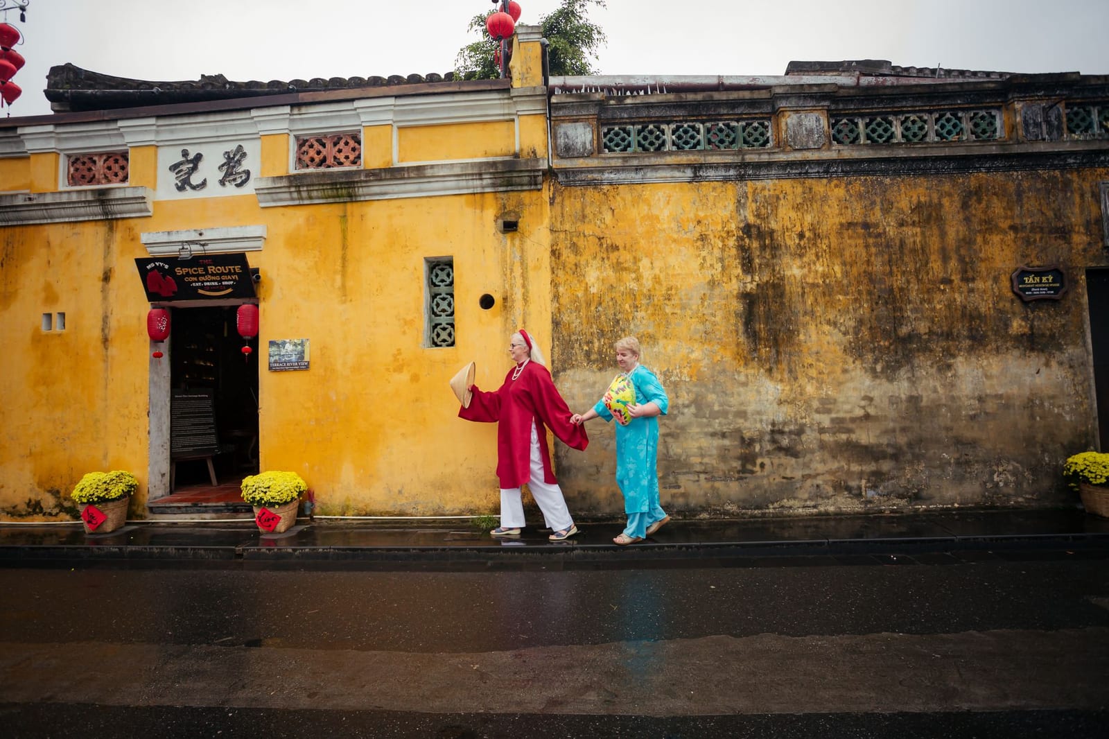 A food stall in Hội An's Old Town, the ancient port town where cao lầu comes from