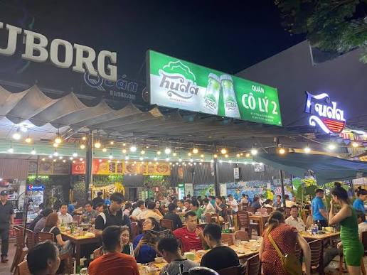 Bàn nhậu tại Cô Lý 2 — local Da Nang nhậu spot with lẩu and grilled dishes