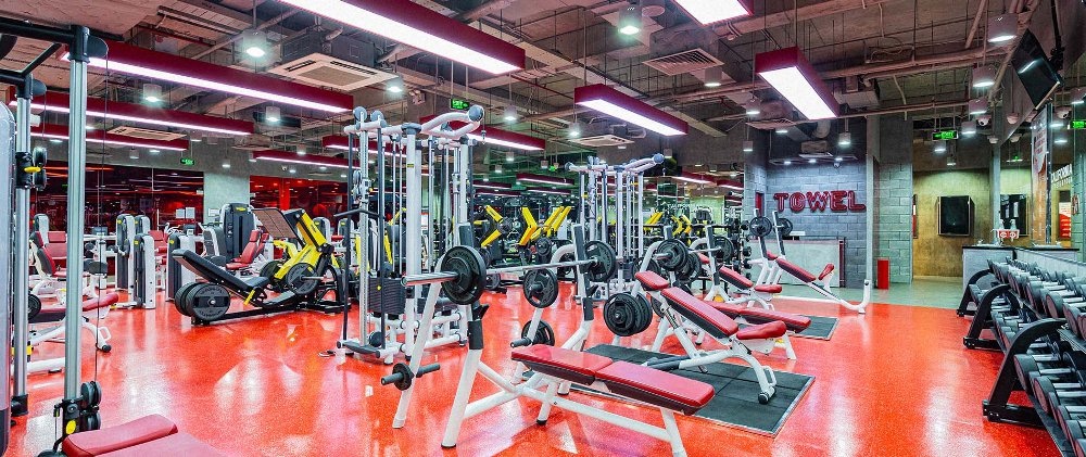 Rows of weight machines and benches on a Da Nang gym floor.
