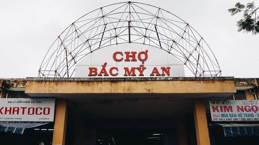 Bắc Mỹ An Market at 25 Nguyễn Bá Lân, Bắc Mỹ An, Ngũ Hành Sơn — stalls of fresh produce and local goods.