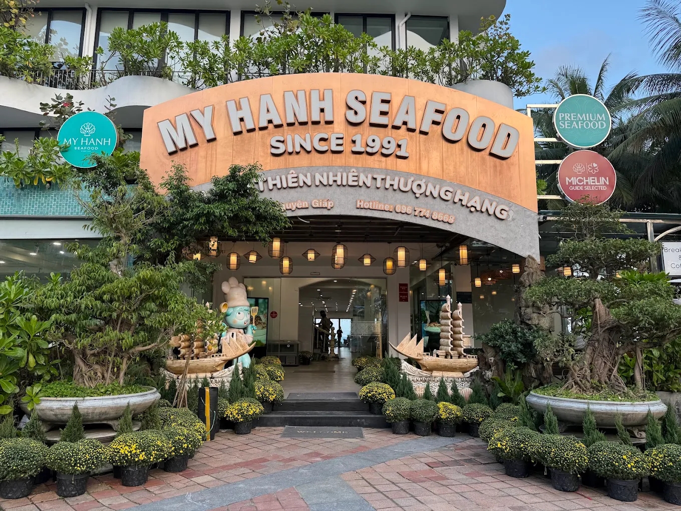 A seafood restaurant terrace with an open sea view at dusk