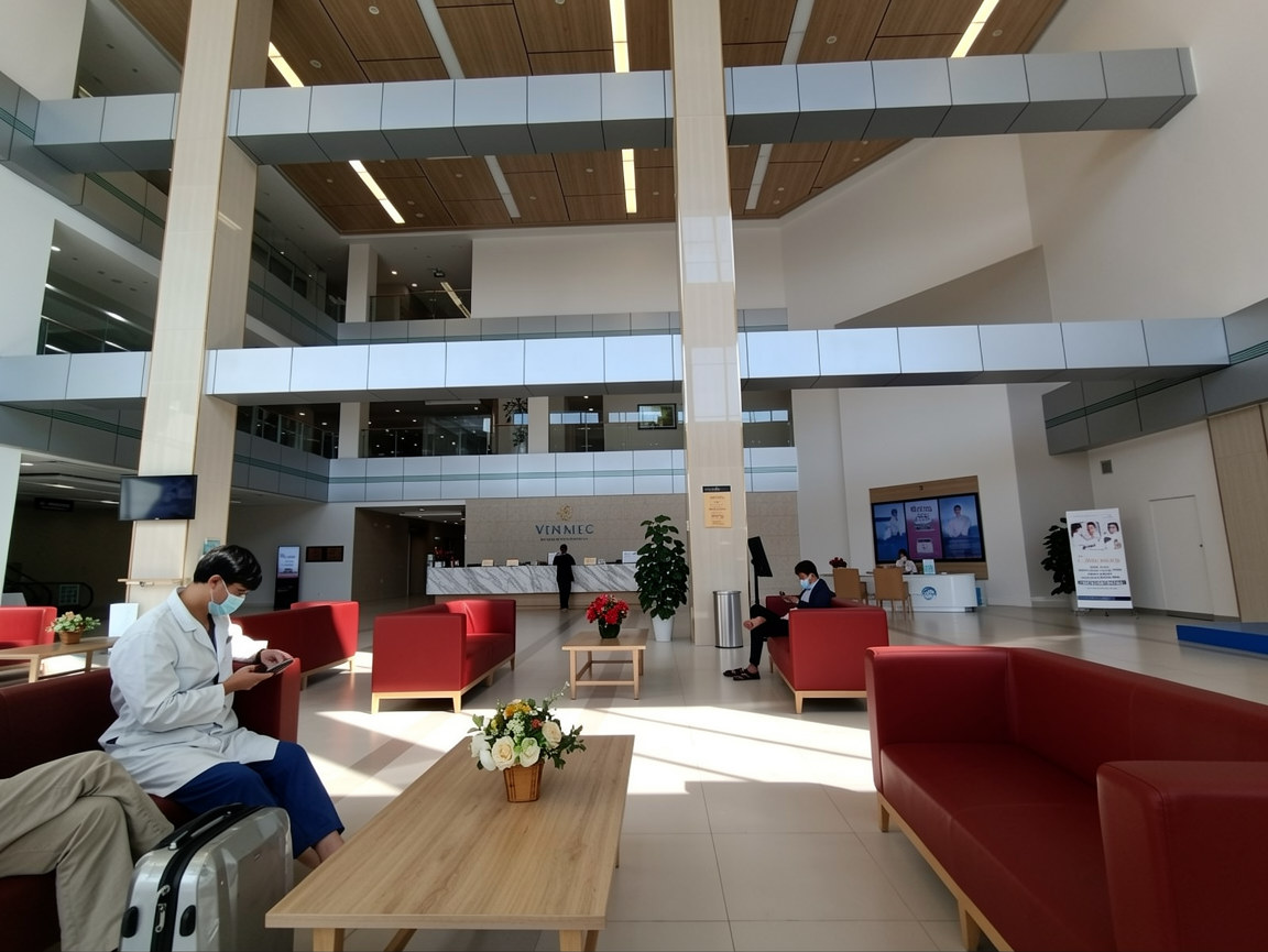 The reception and waiting lobby at Vinmec Da Nang International Hospital