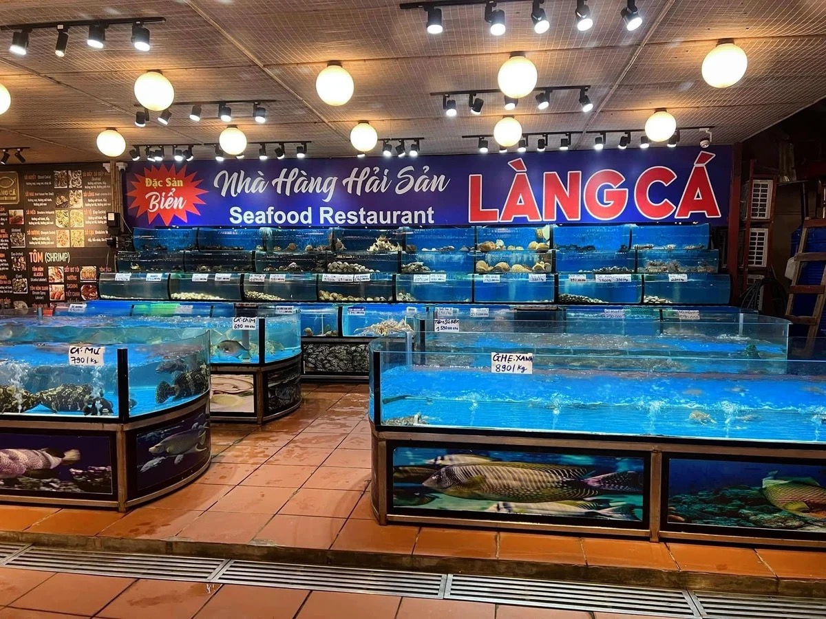 Làng Cá sea-view seafood hall, Da Nang