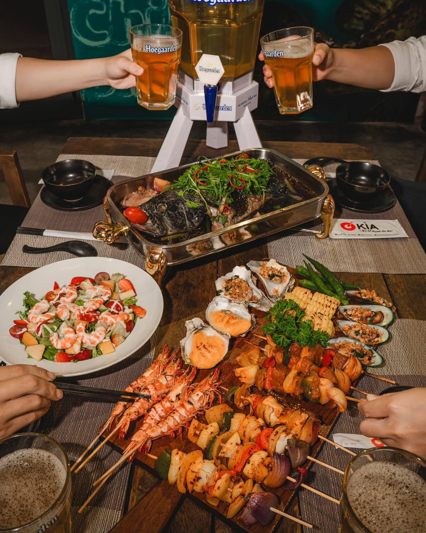 Seafood platter and grilled skewers shared at Ơ Kìa, Da Nang